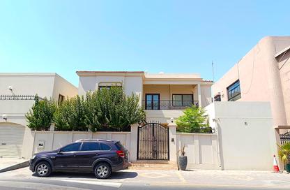 Villa - 4 Bedrooms - 5 Bathrooms for rent in Mahooz - Manama - Capital Governorate