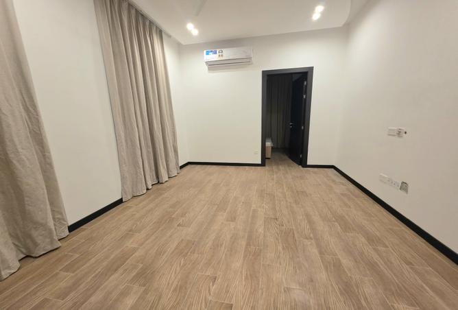 963250 - Property Image 2