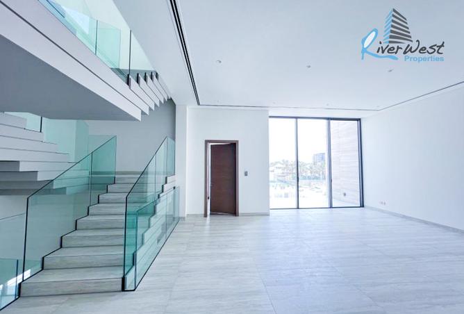 956156 - Property Image 2