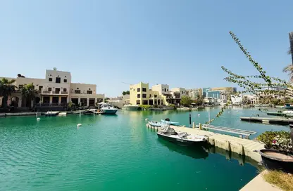 فيلا - 2 غرف نوم - 3 حمامات للايجار في مدينة المرسى - أمواج - المحرق