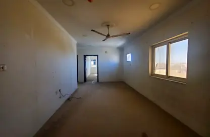 Apartment - 2 Bedrooms - 2 Bathrooms for rent in Busaiteen - Muharraq Governorate
