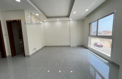 Apartment - 2 Bedrooms - 3 Bathrooms for rent in Janabiya - Northern Governorate