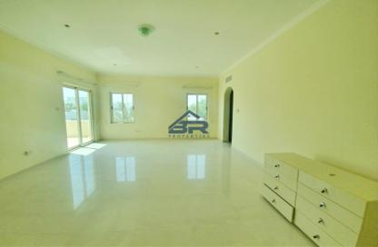 Compound - 3 Bedrooms - 4 Bathrooms for rent in Janabiya - Northern Governorate