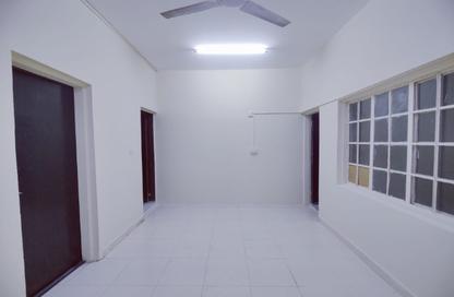 Apartment - 3 Bedrooms - 2 Bathrooms for rent in Busaiteen - Muharraq Governorate