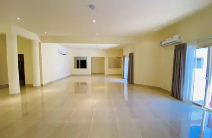 مجمع سكني - 4 غرف نوم - 4 حمامات للايجار في الجنبية - المحافظة الشمالية