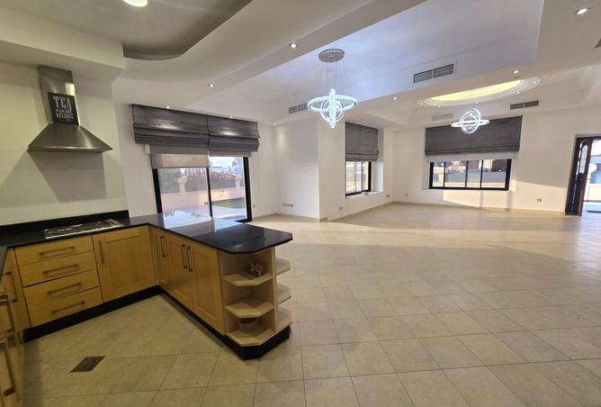 989318 - Property Image 3