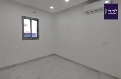 Empty Room image for: Apartment - 3 Bedrooms - 2 Bathrooms for rent in Maqabah - Northern Governorate, Image 1