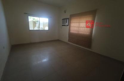 Apartment - 4 Bedrooms - 2 Bathrooms for rent in Salmaniya - Manama - Capital Governorate