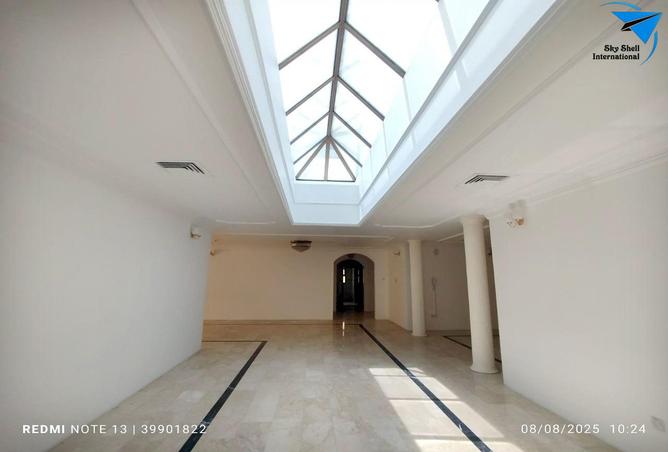 958517 - Property Image 2