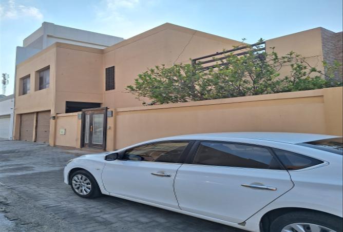 990375 - Property Image 2