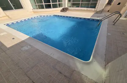Villa - 5 Bedrooms - 6 Bathrooms for rent in Arad - Muharraq Governorate