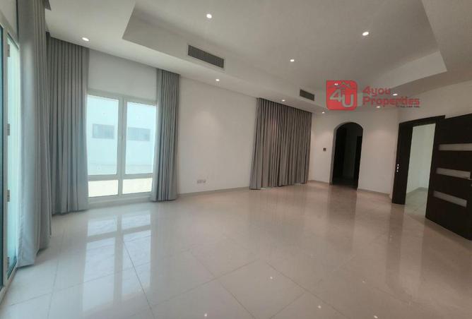 952733 - Property Image 3
