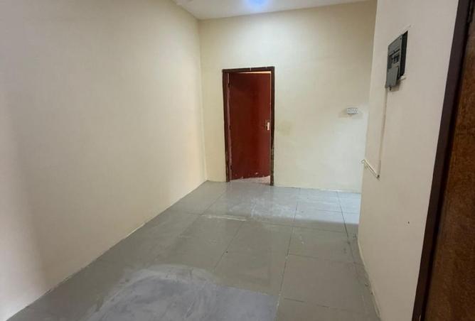 988589 - Property Image 3