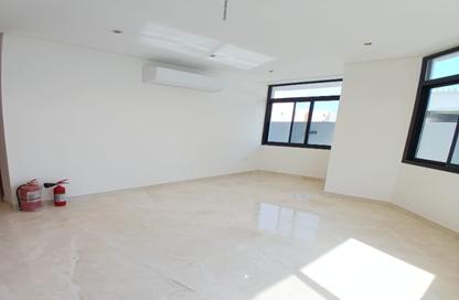 Apartment - 2 Bedrooms - 2 Bathrooms for rent in Busaiteen - Muharraq Governorate