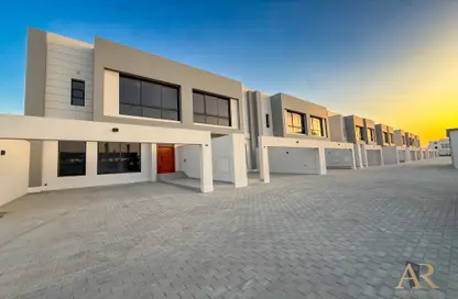 Compound - 3 Bedrooms - 4 Bathrooms for rent in Salmaniya - Manama - Capital Governorate