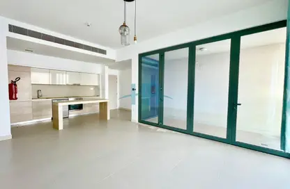 شقة - 2 غرف نوم - 2 حمامات للايجار في مراسي البحرين - ديار المحرق - المحرق