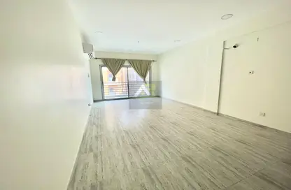 Apartment - 2 Bedrooms - 1 Bathroom for rent in Janabiya - Northern Governorate