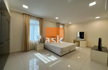 Room / Bedroom image for: Apartment - 3 Bedrooms - 2 Bathrooms for rent in Janabiya - Northern Governorate, Image 1
