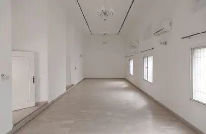 Villa - 4 Bedrooms - 6 Bathrooms for rent in Tubli - Central Governorate