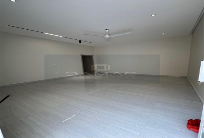 953909 - Property Image 2