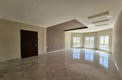 Villa - 5 Bedrooms - 6 Bathrooms for rent in Galali - Muharraq Governorate