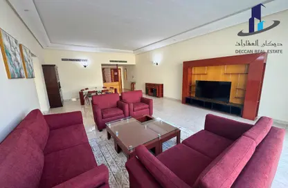 Apartment - 3 Bedrooms - 3 Bathrooms for rent in Mahooz - Manama - Capital Governorate