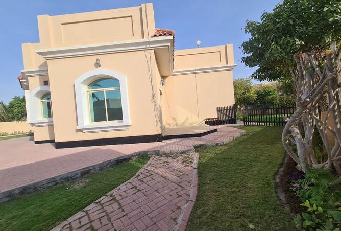 989641 - Property Image 2