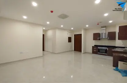 Apartment - 2 Bedrooms - 2 Bathrooms for rent in Sanabis - Manama - Capital Governorate