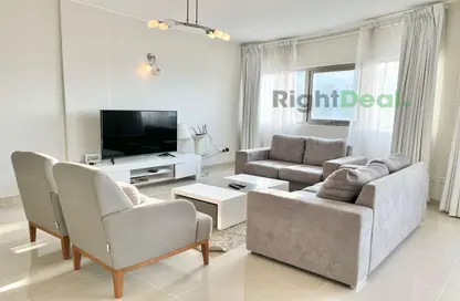 Living Room image for: Apartment - 3 Bedrooms - 2 Bathrooms for sale in Tala Island - Amwaj Islands - Muharraq Governorate, Image 1