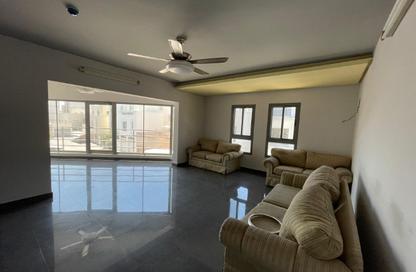 عمارة بالكامل - 7 غرف نوم - 6 حمامات للبيع في قلالي - المحرق