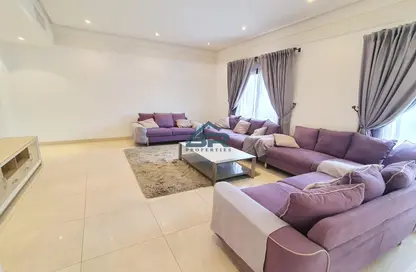 Living Room image for: Apartment - 3 Bedrooms - 4 Bathrooms for rent in Busaiteen - Muharraq Governorate, Image 1