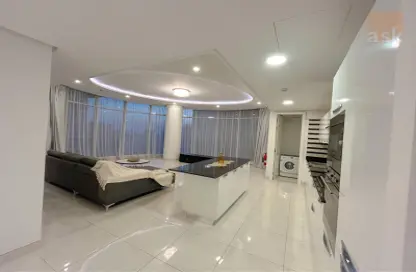 Apartment - 2 Bedrooms - 4 Bathrooms for rent in Al Juffair - Capital Governorate