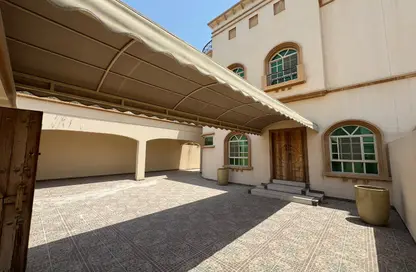 Villa - 5 Bedrooms - 6 Bathrooms for rent in Hamad Town - Northern Governorate