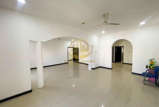 962923 - Property Image 2