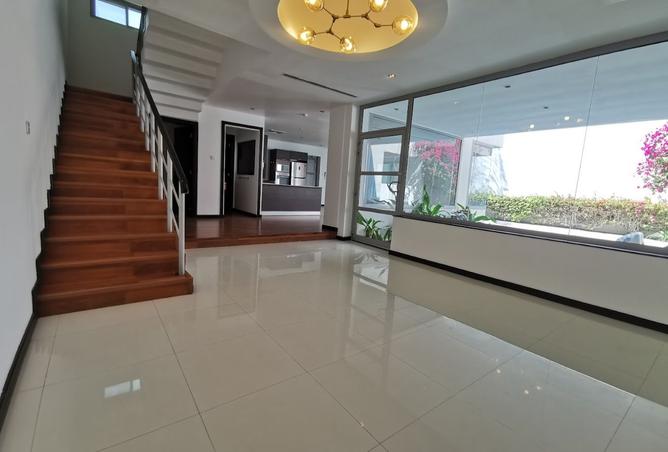 985469 - Property Image 3