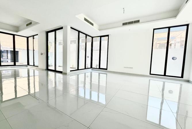 988050 - Property Image 2