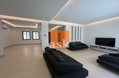 Living Room image for: Villa - 3 Bedrooms - 5 Bathrooms for rent in Deerat Al Oyoun - Diyar Al Muharraq - Muharraq Governorate, Image 1