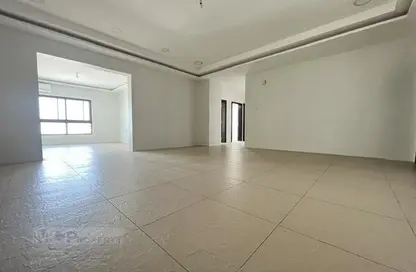 Empty Room image for: Apartment - 3 Bedrooms - 2 Bathrooms for rent in Al Qadam - Northern Governorate, Image 1