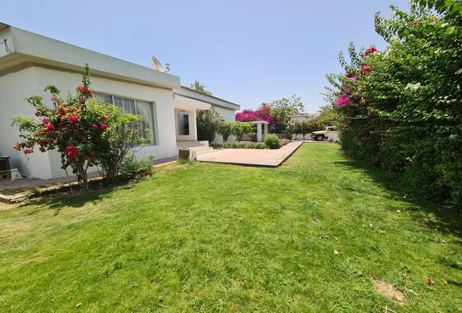 982457 - Property Image 2