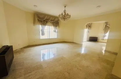 فيلا - 4 غرف نوم - 5 حمامات للايجار في الماحوز - المنامة - محافظة العاصمة