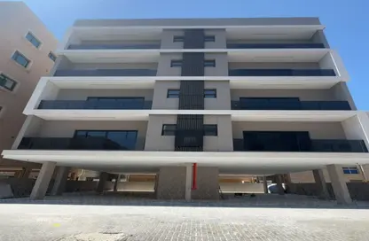 عمارة بالكامل - استوديو - 2 حمامات للبيع في الجنبية - المحافظة الشمالية