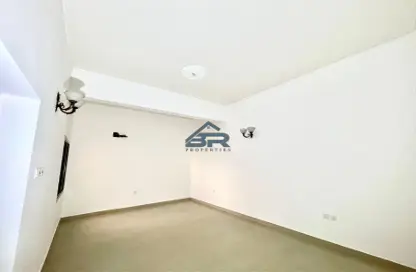 Apartment - 4 Bedrooms - 3 Bathrooms for rent in Busaiteen - Muharraq Governorate