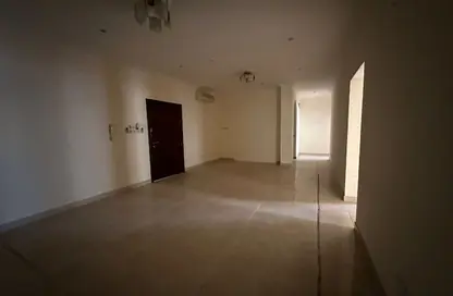 Office Space - Studio - 3 Bathrooms for rent in Tubli - Central Governorate