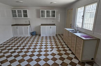 Villa - 4 Bedrooms - 6 Bathrooms for rent in Tubli - Central Governorate