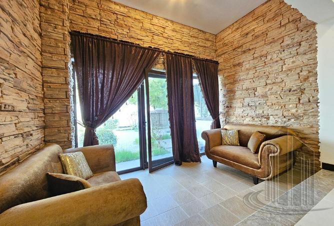 963389 - Property Image 2