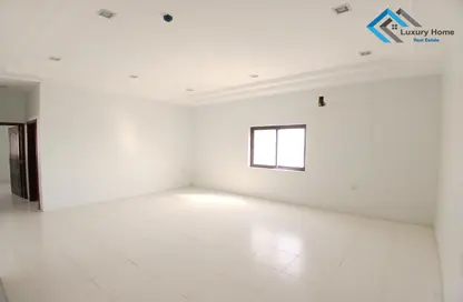 Apartment - 2 Bedrooms - 3 Bathrooms for rent in Busaiteen - Muharraq Governorate