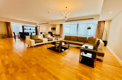 Apartment - 3 Bedrooms - 5 Bathrooms for rent in Seef - Capital Governorate