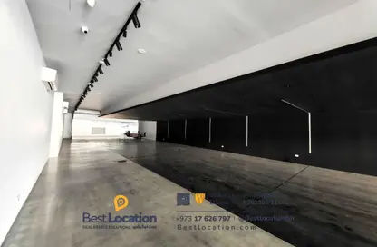 Show Room - Studio - 2 Bathrooms for rent in Zinj - Manama - Capital Governorate