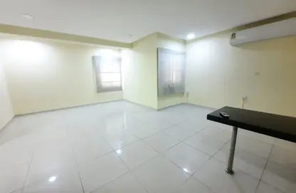 Apartment - Studio - 1 Bathroom for rent in Hidd - Muharraq Governorate