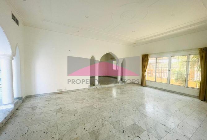 951083 - Property Image 2